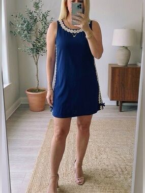 Lilly Pulitzer Stella Shift Dress Size 8 Navy w/Gold Crochet Lace Side Bows NWOT